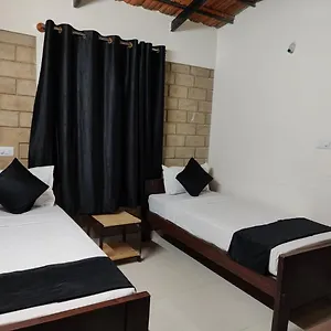 Minimal Poshtel Hostel